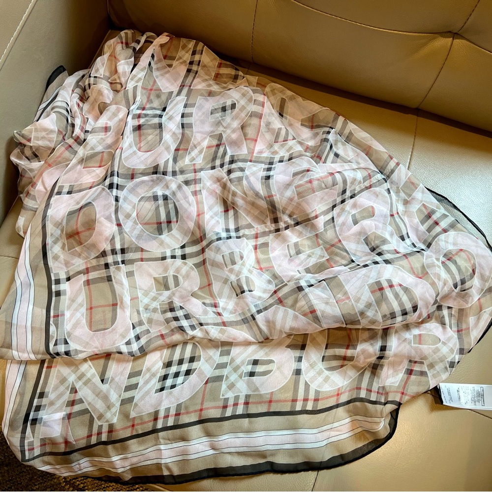 Burberry plaid light pink silk scarf - Picture 6 of 10